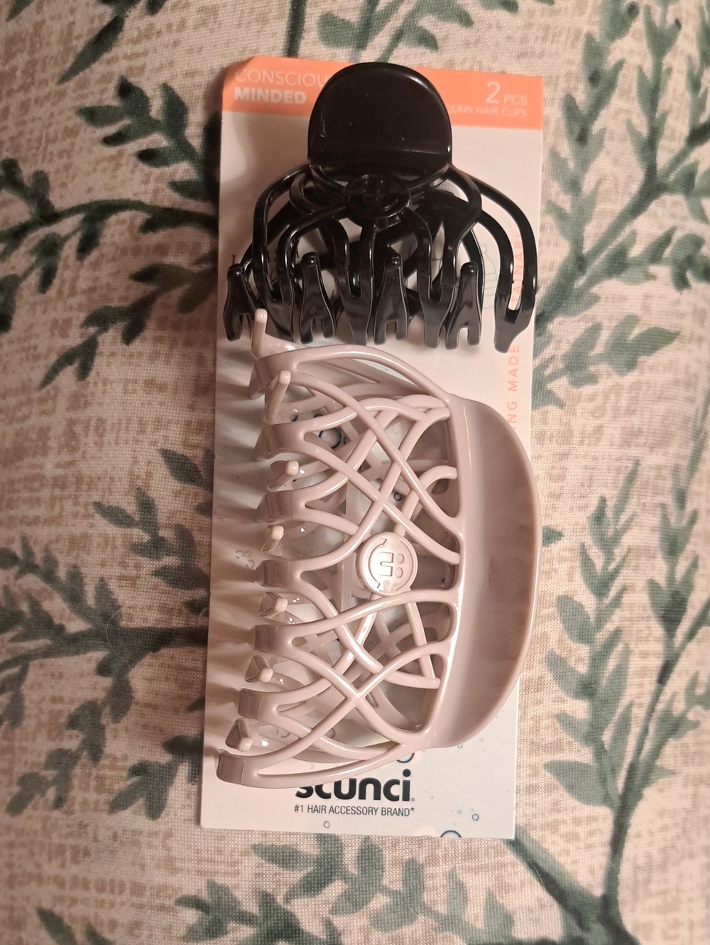 scunci 2-Pack Hair Claw Clips in Black and Light Beige/Cream New